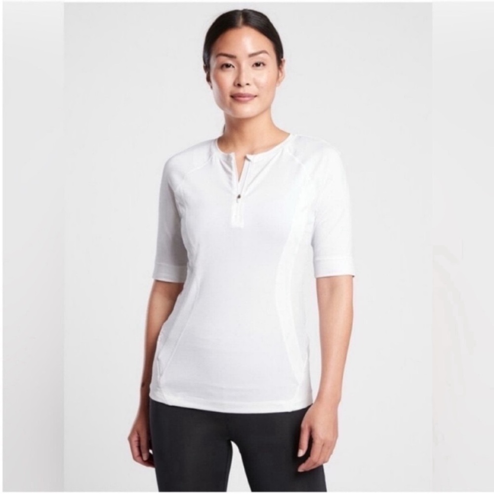 Athleta white Women's Pacifica Illume fitted Tee size Small